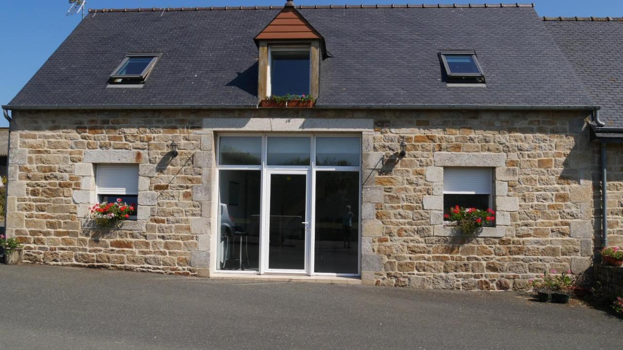 La Ferme Guibel Bed & Breakfast Plouzélambre Dış mekan fotoğraf